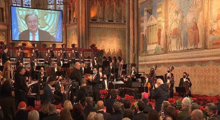« Dans un monde où nous pouvons tout choisir, choisissons la paix », exhorte le chef de l'ONU